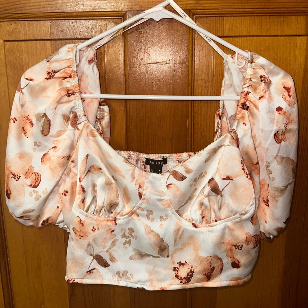 NWT Floral Puff Sleeve Top